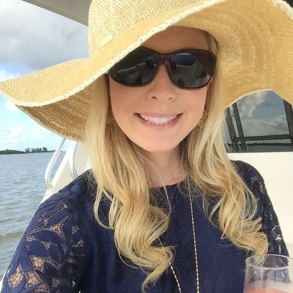 Meet your Posher, Lia - Picture 1 of 1